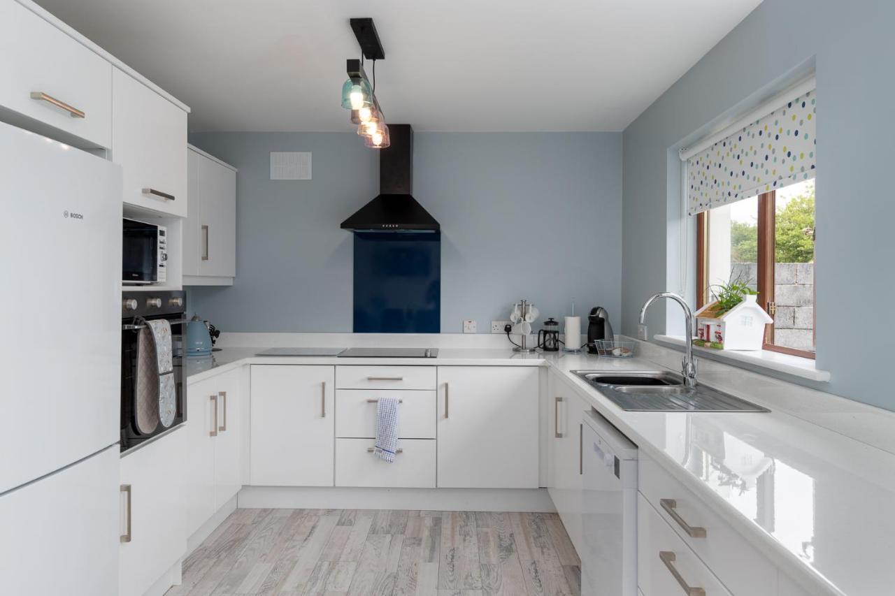Wonderful Coastal Home In Dingle Town Exteriör bild